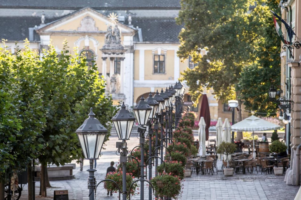 Loulou'S Central Apartment With Cosy Balcony Esztergom Exterior photo